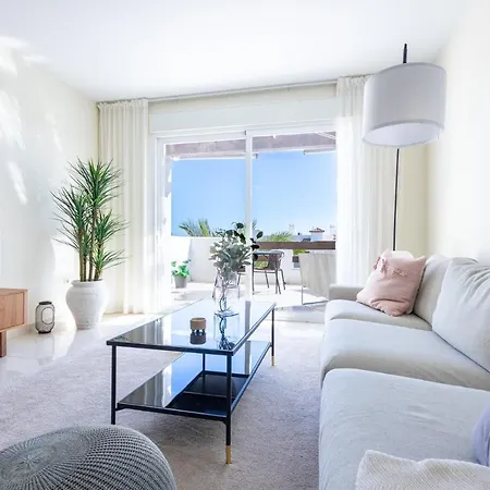 Floor Spacious With Sea Views In Costalita Estepona