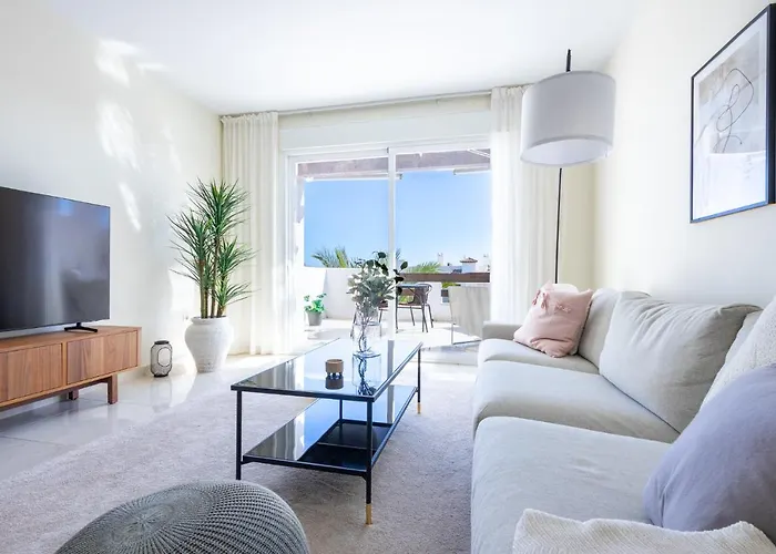 Floor Spacious With Sea Views In Costalita Estepona