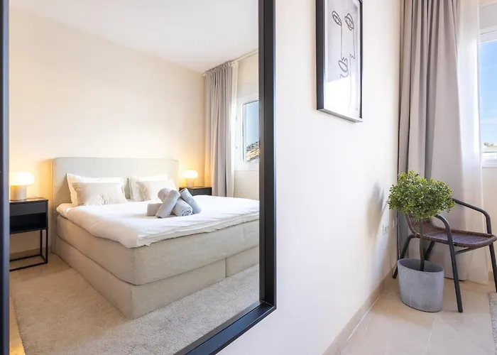 Floor Spacious With Sea Views In Costalita 에스테포나